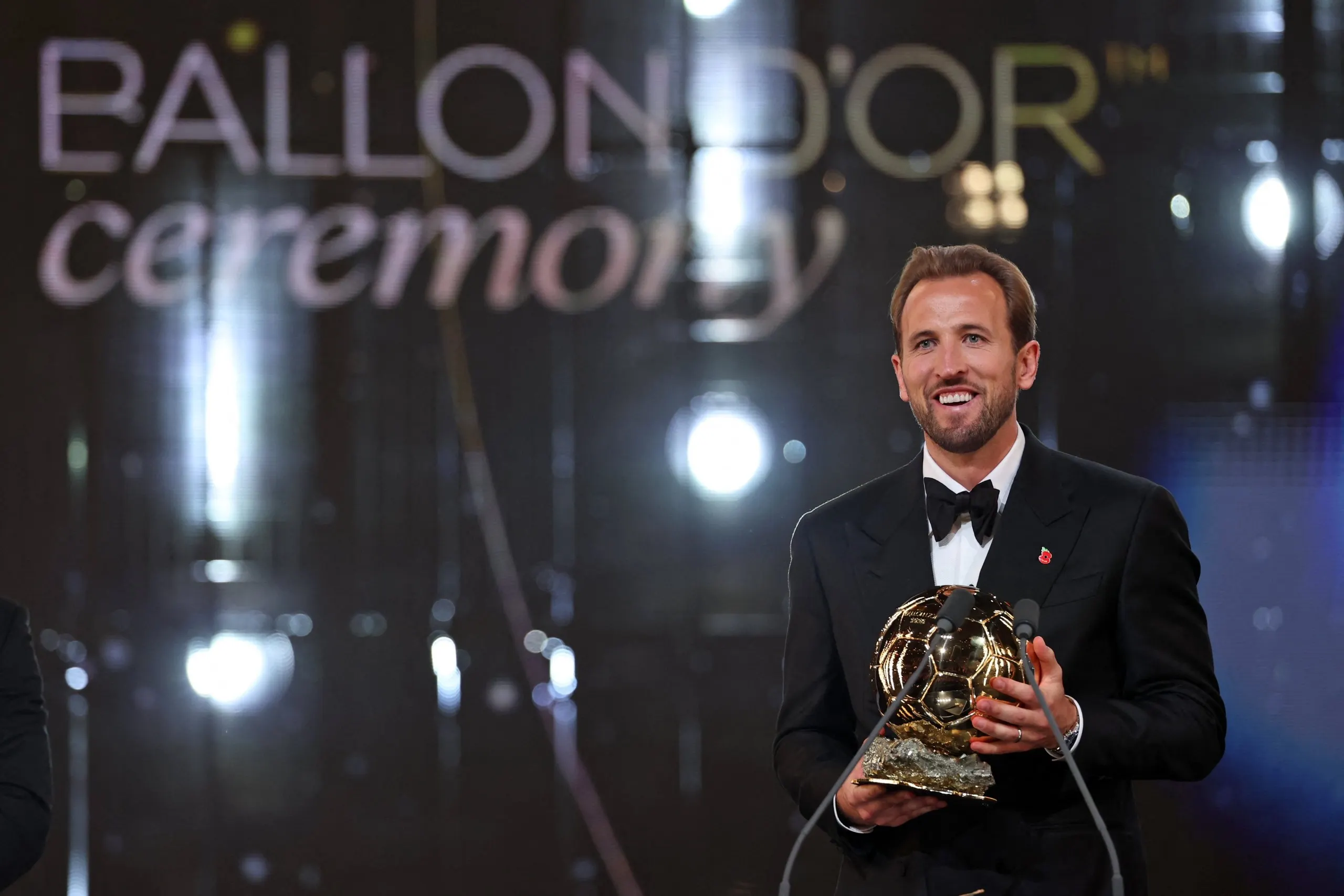 Harry Kane xứng đáng giành Quả bóng vàng sau mùa giải ghi được 73 bàn thắng (Ảnh: x.com)