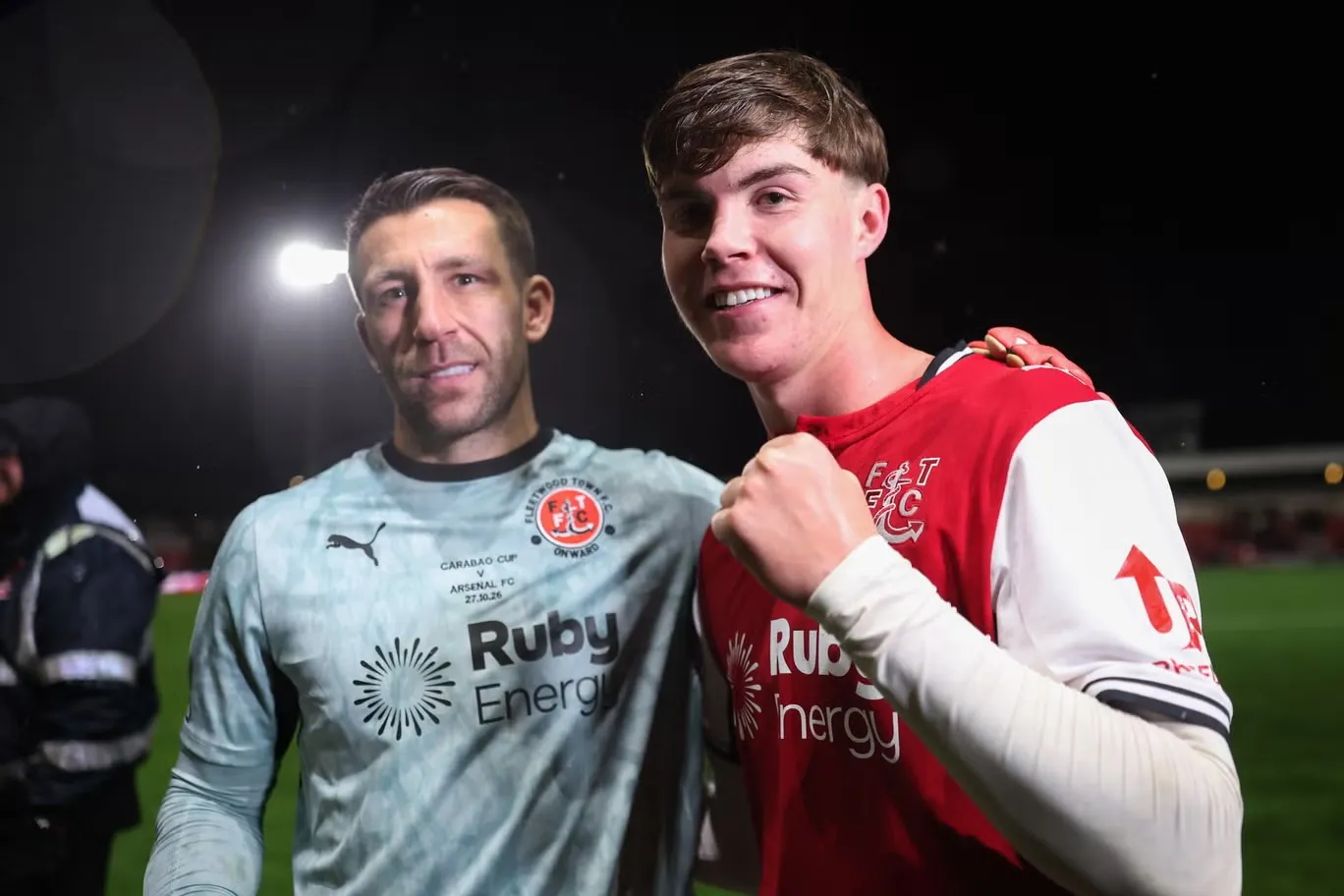 Jay Lynch và Conor Haughey là những người hùng của Fleetwood trong màn đấu súng (Ảnh: Getty)