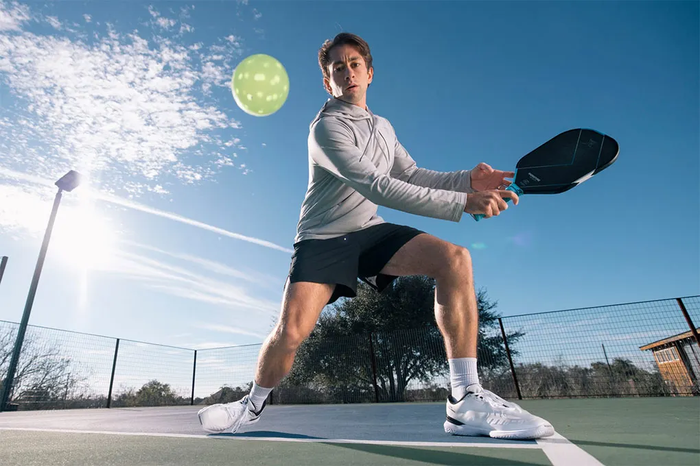Trong một video gần đây, tay vợt chuyên nghiệp Zane Navratil đã phân tích những quy tắc ứng xử quan trọng khi gọi bóng trong pickleball (Ảnh: FBNV)