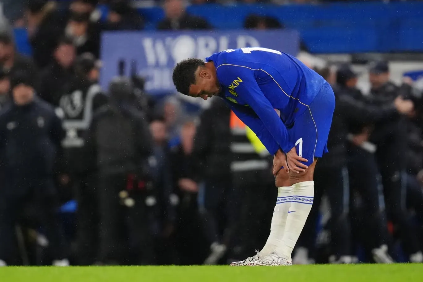 Morgan Rogers đã gặp khó khăn trong việc tạo ảnh hưởng trên hàng công trước Tottenham (Ảnh: PA)