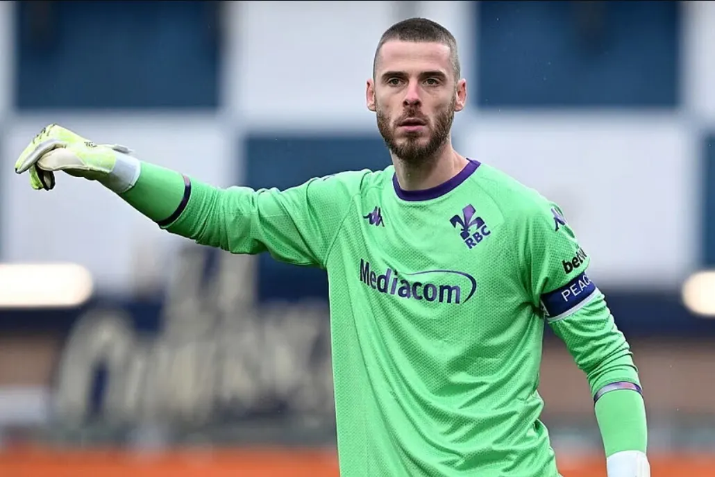 De Gea từng cản phá 2 quả phạt đền cho Fiorentina trong trận thắng AC Milan năm 2024 (Ảnh: Sportmediaset)