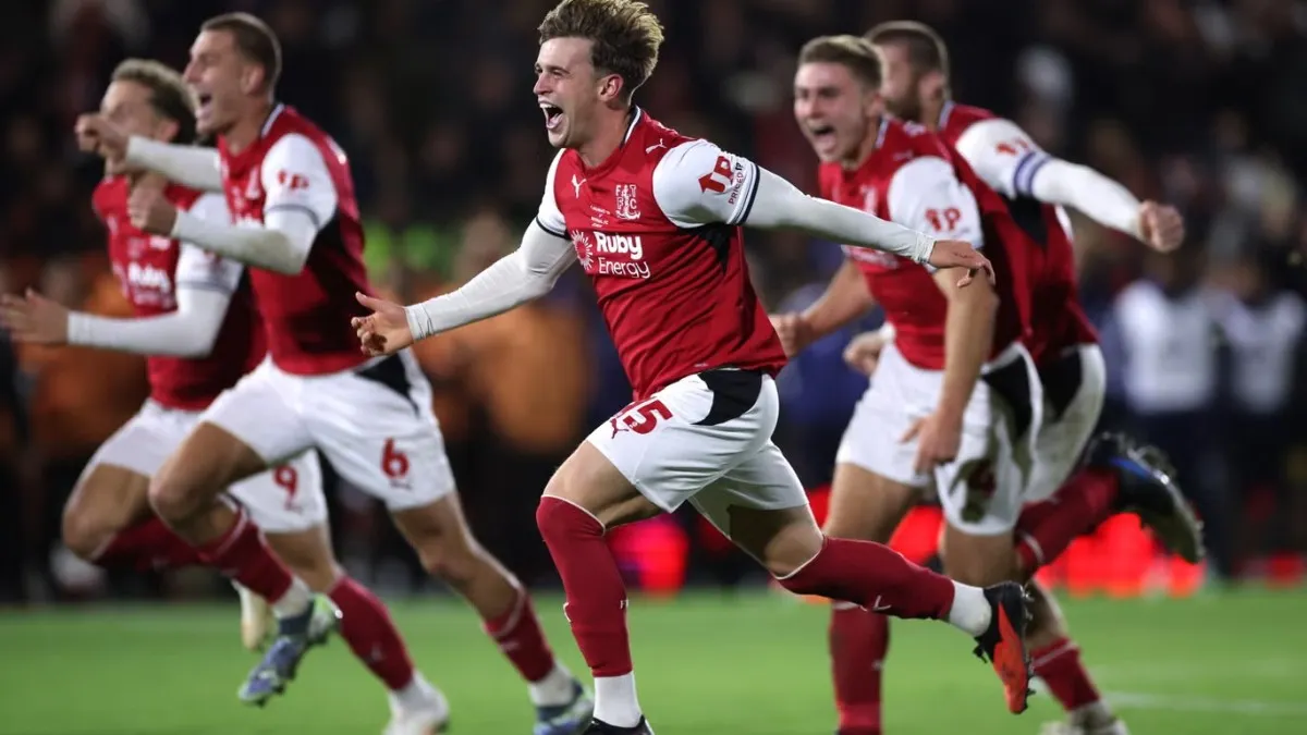 Không nắm rõ luật và không tập đá luân lưu Fleetwood vẫn loại Arsenal ở Carabao Cup