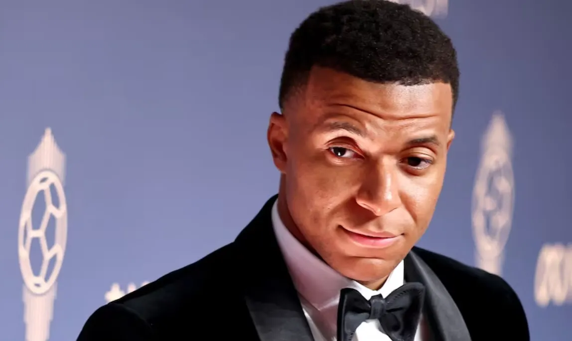 Mbappe về nhì trong cuộc đua giành Quả bóng vàng 2026 với khoảng cách được cho là rất nhỏ trước Harry Kane (Ảnh: AS)