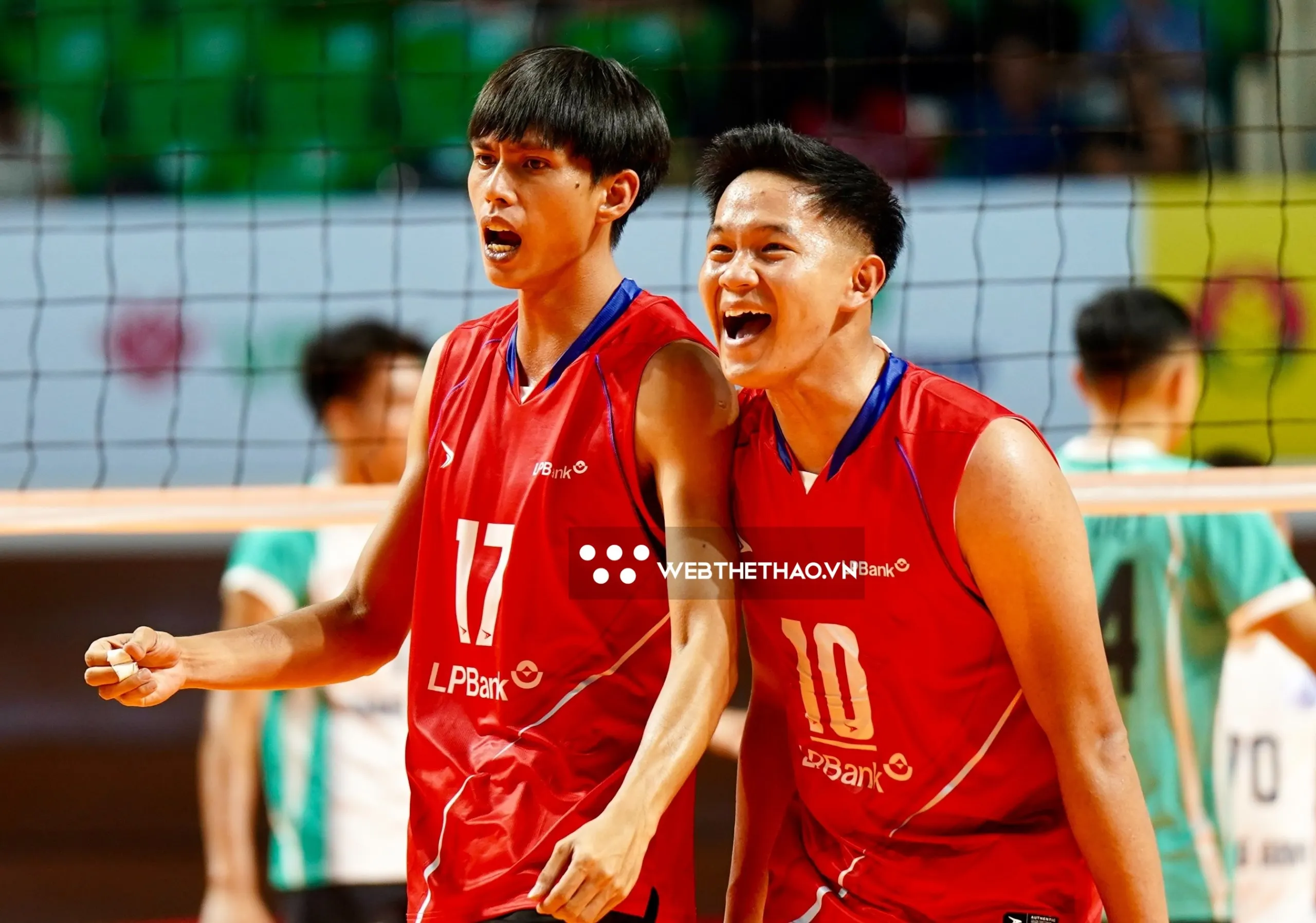 Những khoảnh khắc ấn tượng trong chiến thắng của LPBank Ninh Bình trước Đà Nẵng. Ảnh: Việt Long