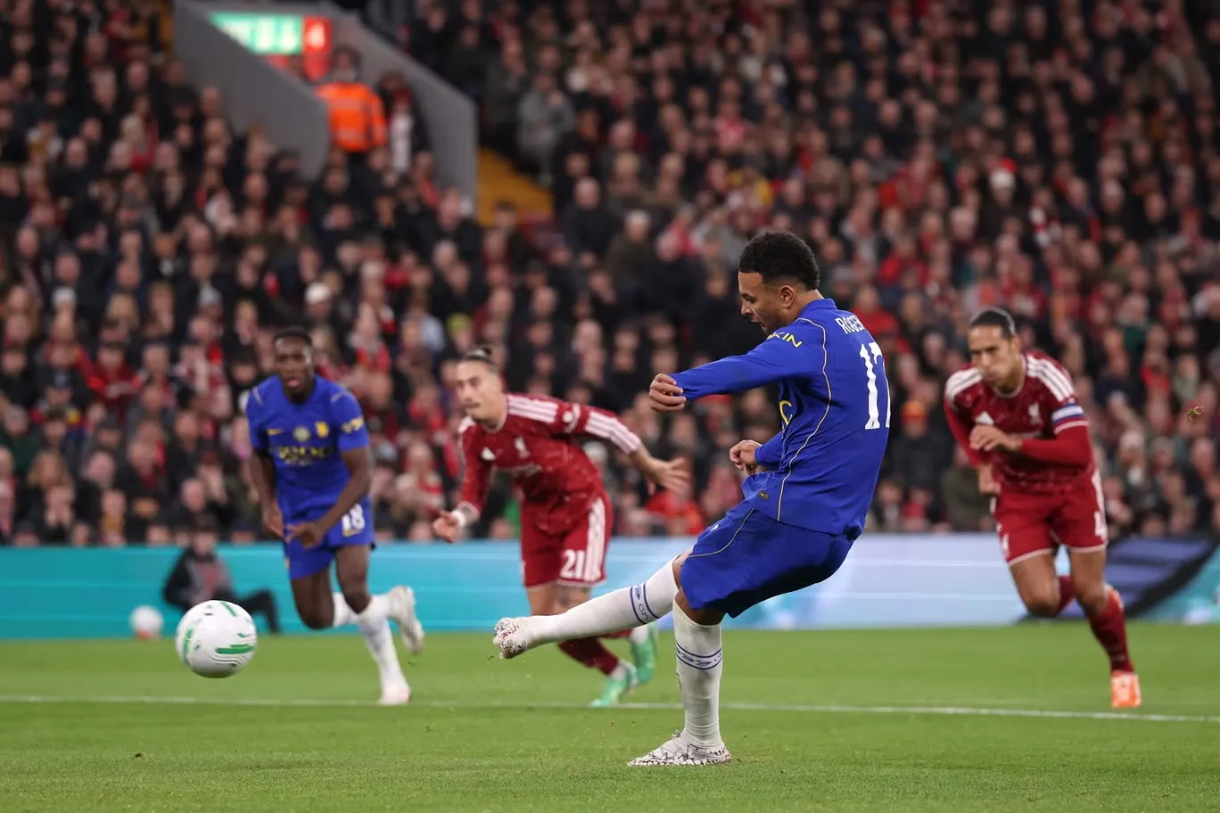 Rogers mở tỷ số cho Chelsea nhưng niềm vui quá ngắn ngủi (Ảnh: Getty)