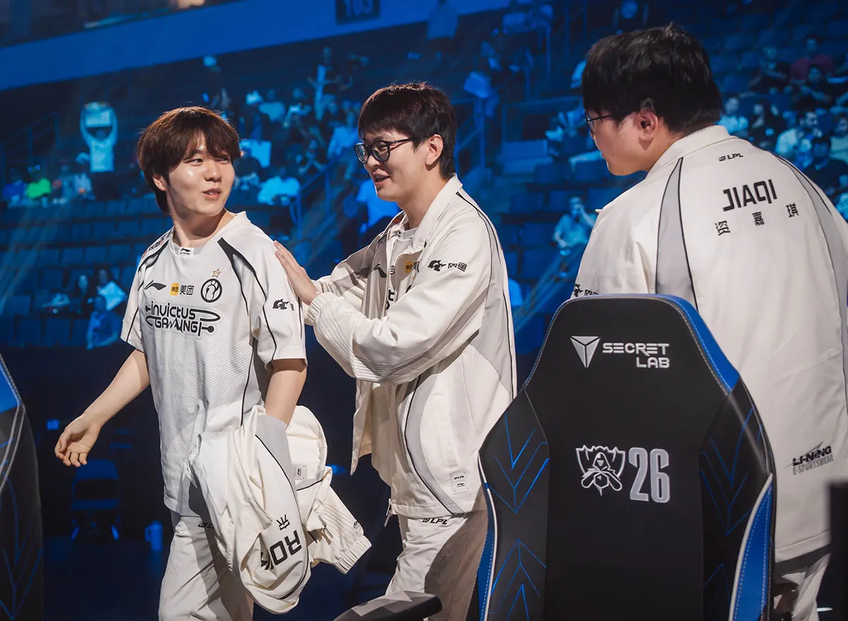 Invictus Gaming trở lại vòng knock-out sau 7 năm (Ảnh: LoLEsports)