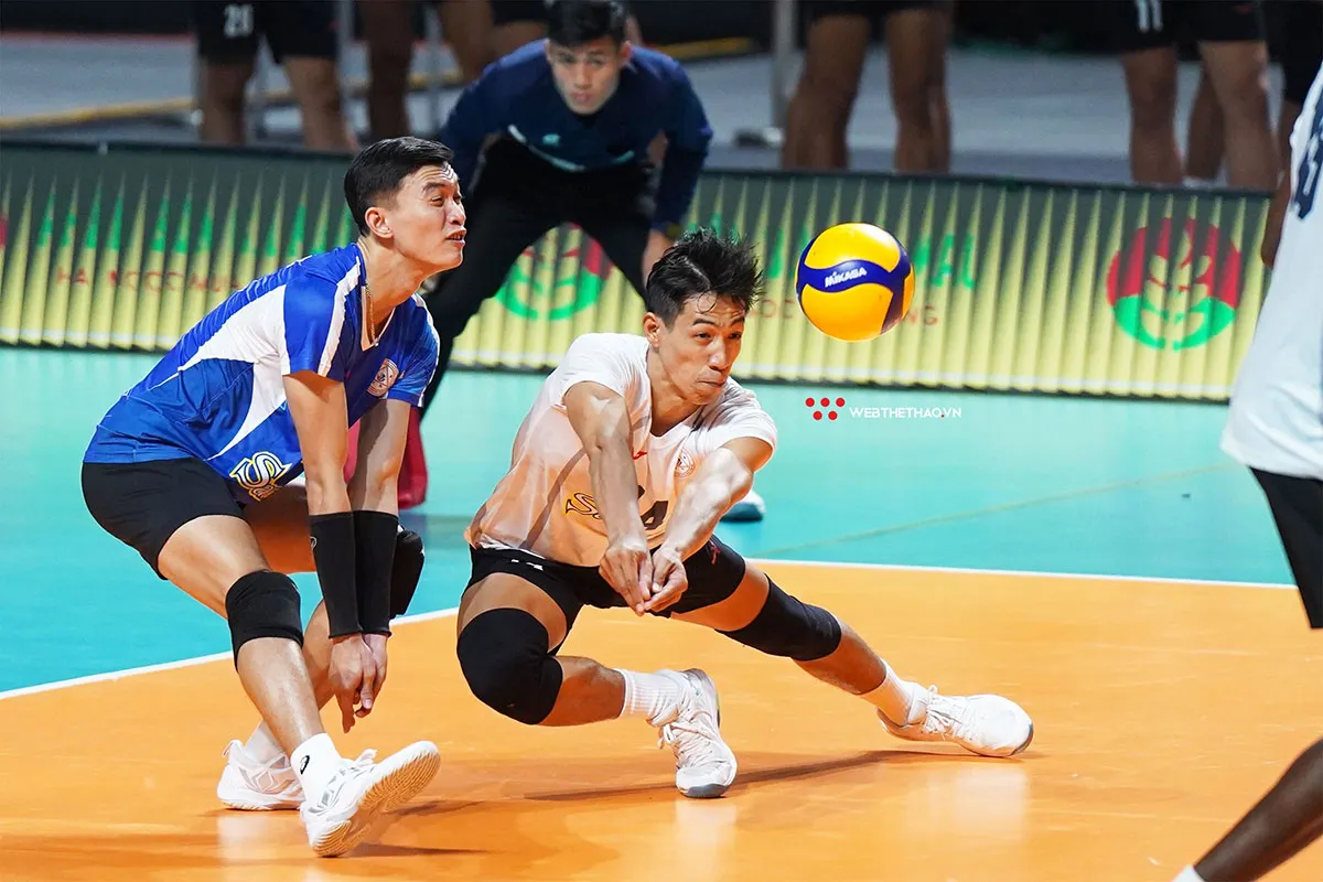Sau khi thắng set đầu tiên với cách biệt 6 điểm, đội bóng thủ đô gặp nhiều khó khăn hơn trong set 2