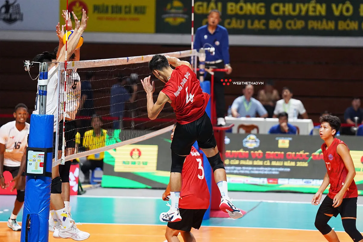 Hà Nội áp đảo trong set đầu tiên