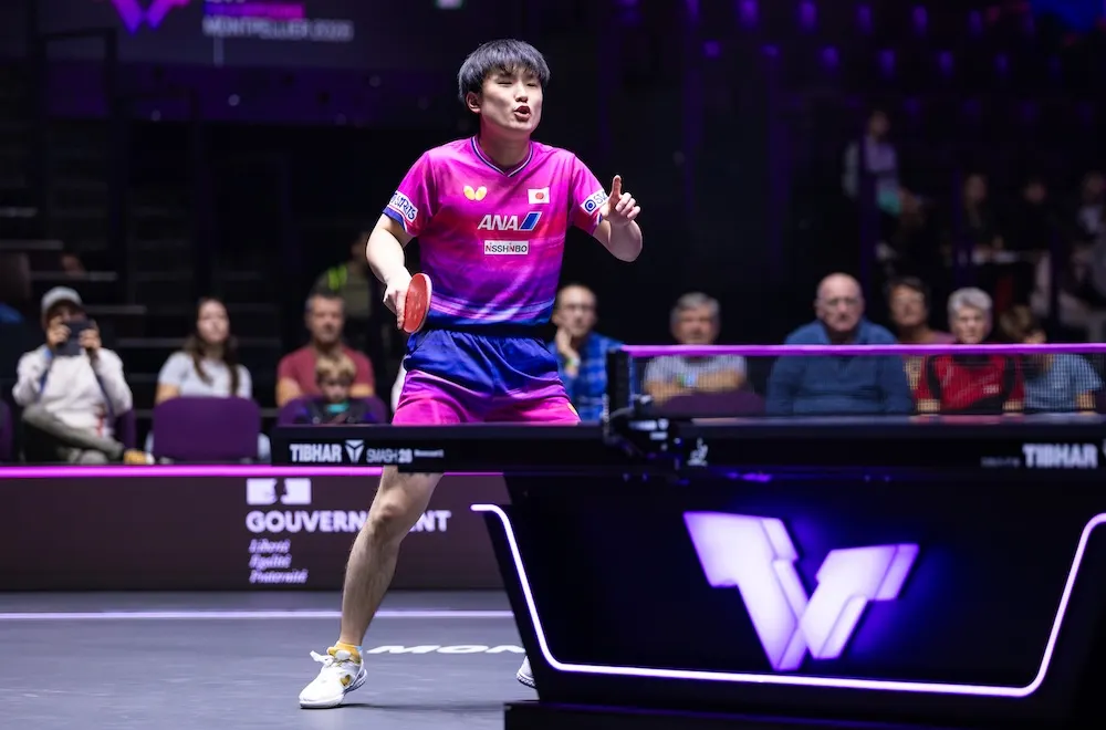 Tomokazu Harimoto bất ngờ nhận thất bại 0-3 trước Simon Gauzy ngay vòng đầu WTT Champions Montpellier 2026. (Ảnh: WTT)