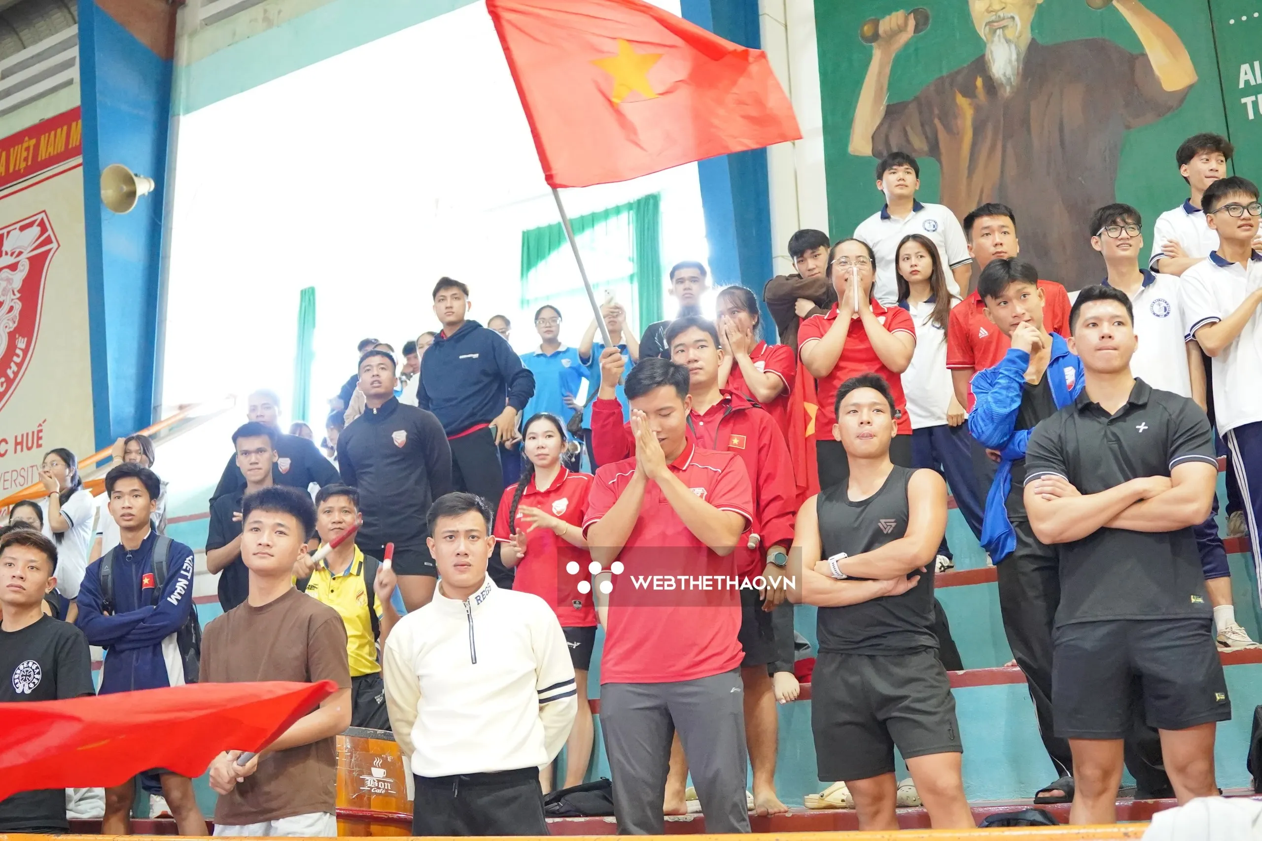 Nhưng đó chỉ là điều kiện cần, điều kiện đủ là Gia Hiệu của Trường ĐH TDTT TPHCM phải đá hỏng. Ảnh: Đình Diệm