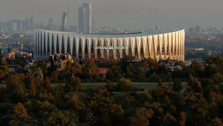 Sân Generali có sức chứa 71.500 khán giả, phục vụ cho AC Milan và Inter Milan (Ảnh: Gazzetta)