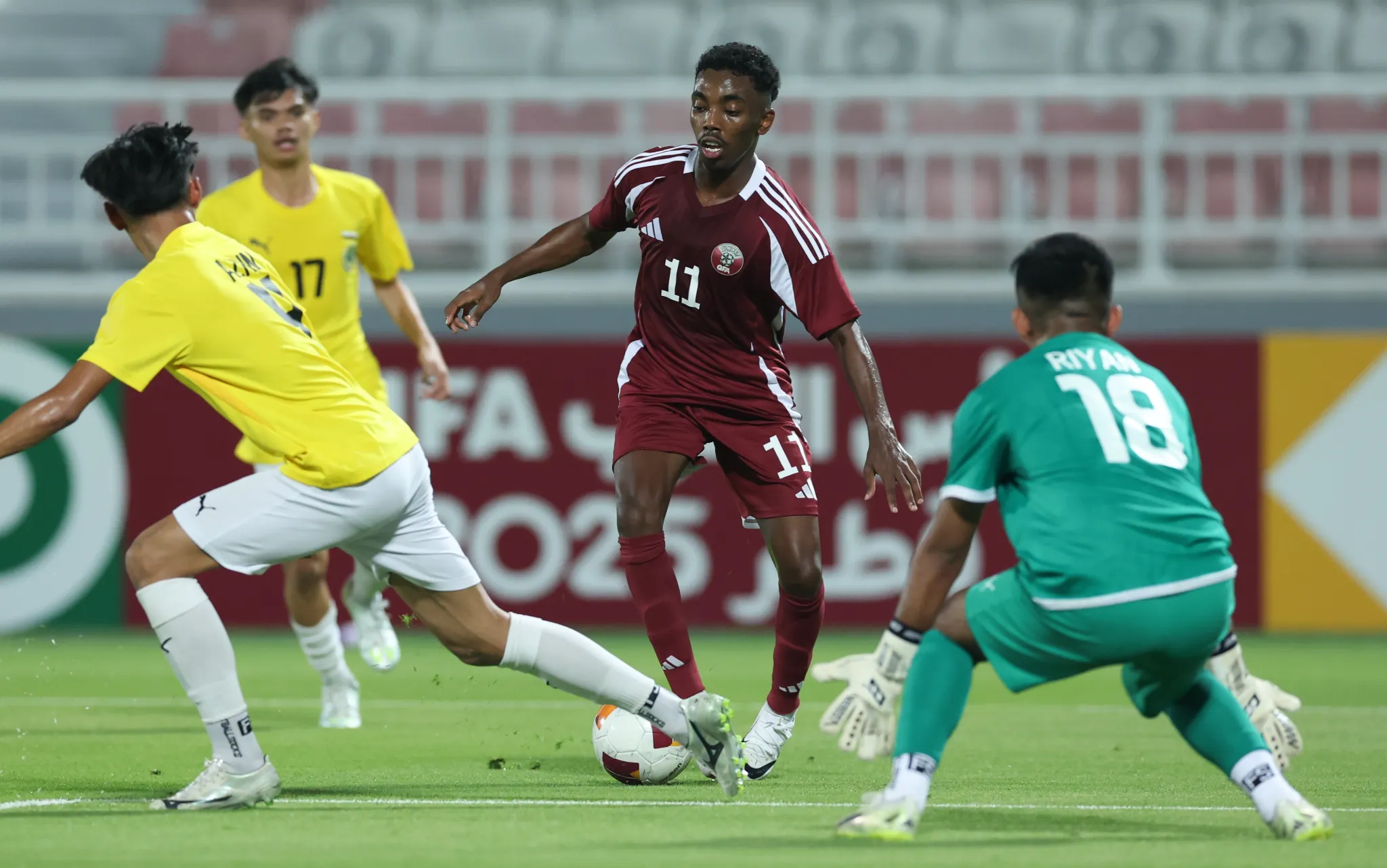 U23 Qatar sở hữu chiều cao ấn tượng. Ảnh: VFF